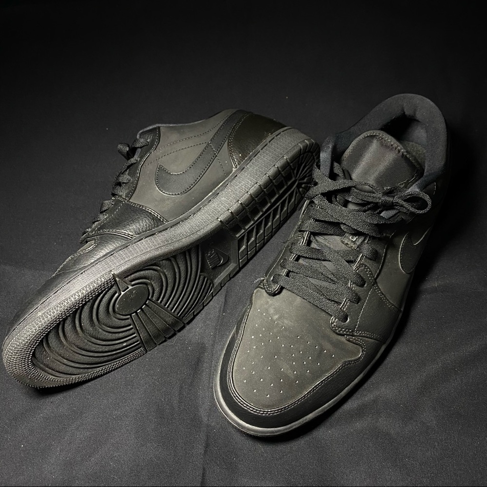 Air Jordan 1 Low Triple Black